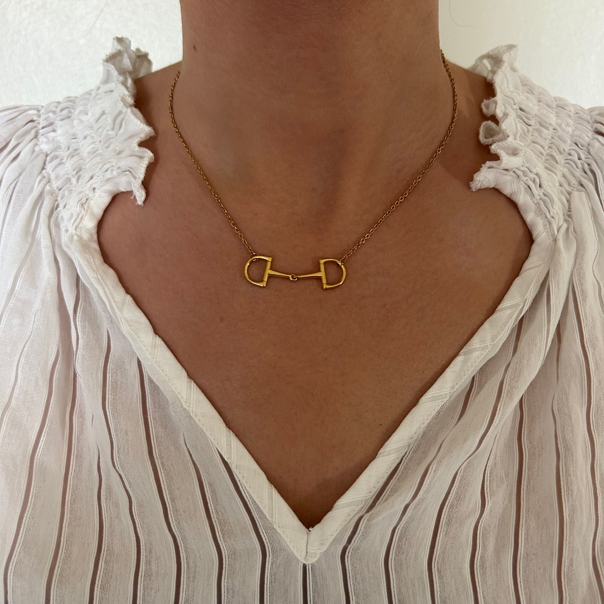 OLY NECKLACE