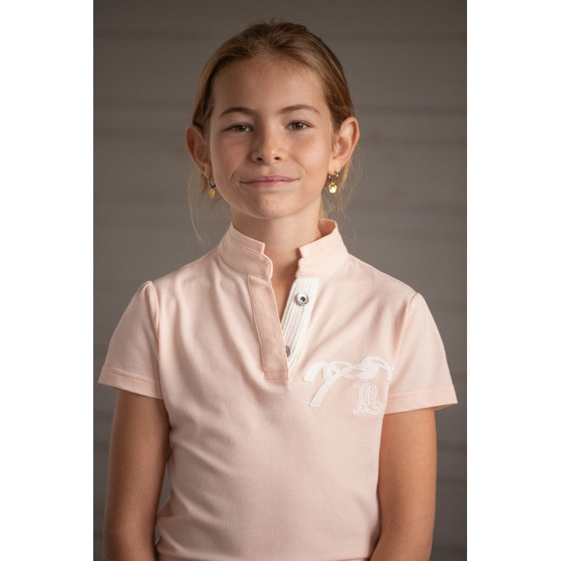 Young girl wearing Victorine nude junior polo shirt by Pénélope – mandarin collar and embroidered logo at Ekkivibes